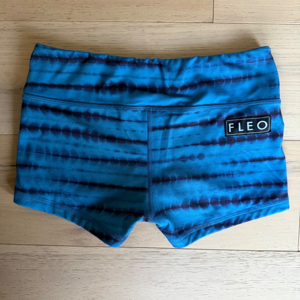 FLEO Blue Tie Dye Stripe Low Rise Athletic CrossFit Training Shorts Womens Small